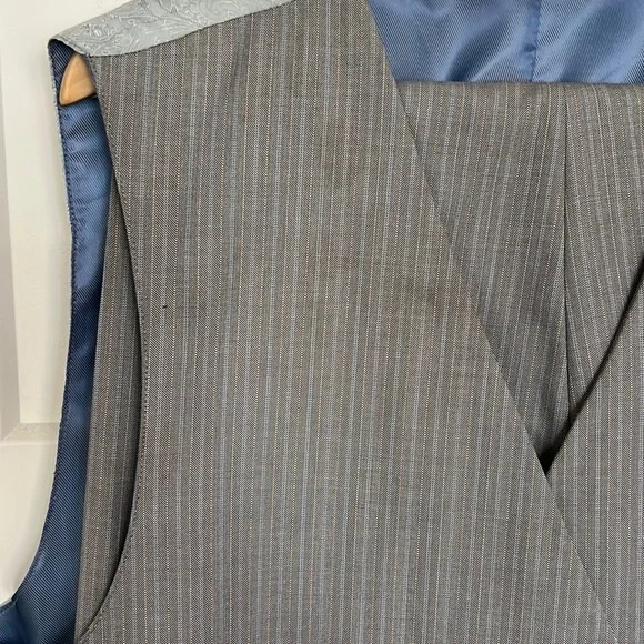 Steve Harvey Striped 3 Piece Grey Suit - Picture 11 of 17